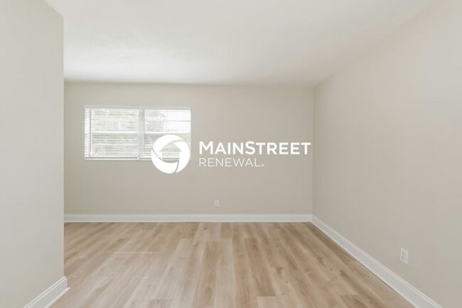 Photo - 3 Bedroom Pet-Friendly Home in Tampa, FL with Main Street Renewal