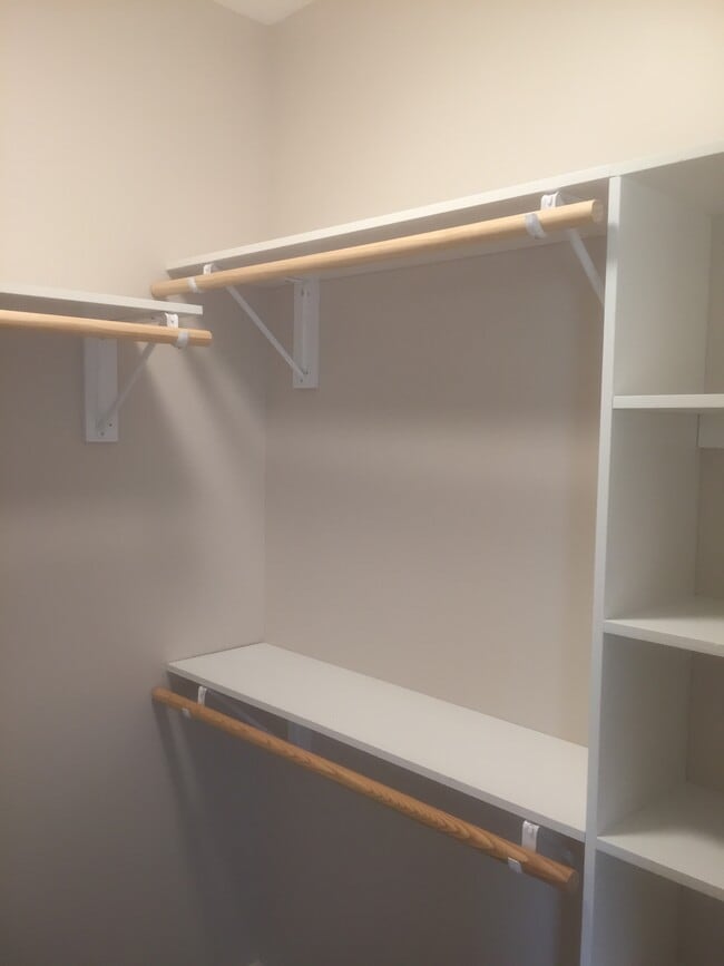 Master closet picture #1 - 80 Villa Lane