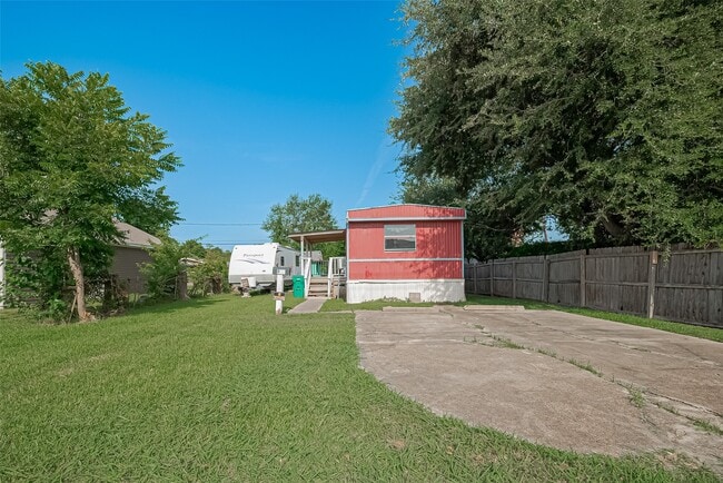 Photo - 914 Davis St
