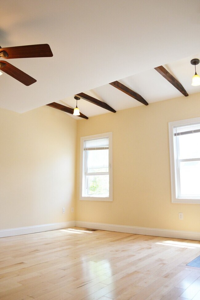 Building Photo - 214 North Ave Unit APT A