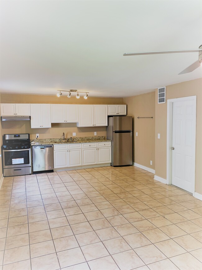 Photo - 1011 Curran St NW Unidad B