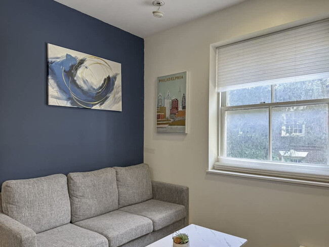 Building Photo - 1715 Latimer St Rental
