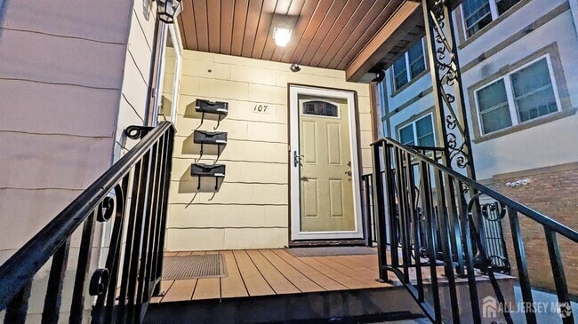 Building Photo - 107 Madison Ave Unit 3 Rental