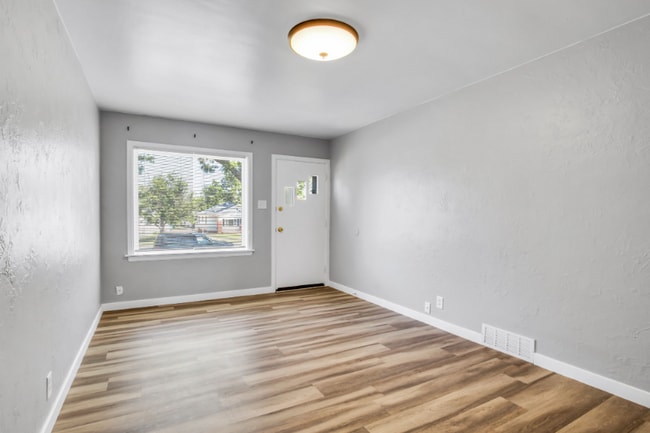 Building Photo - 1917 7th Ave Rental