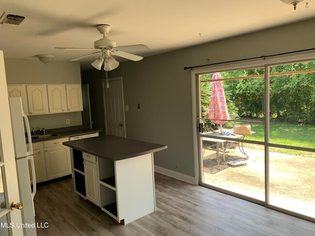 Photo - 2504 Middlecoff Dr