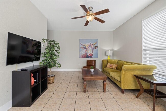 Photo - 2215 Katy Ln
