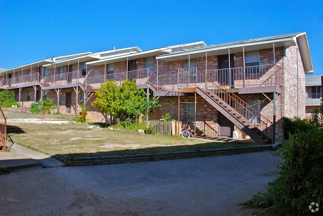 Apartments For Rent Near Mark Twain Leadership Vanguard In Dallas