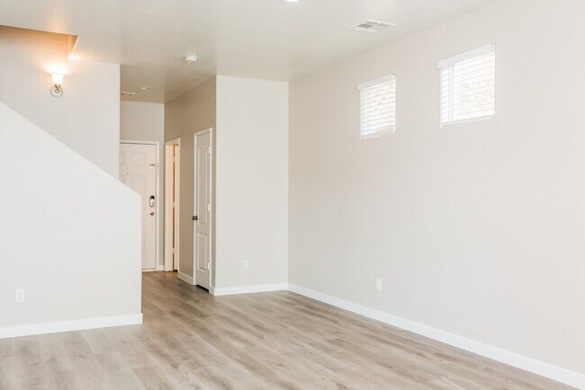 Photo - 10584 La Campana St