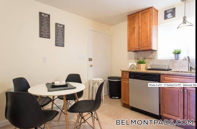 Photo - 17 Oxford Cir