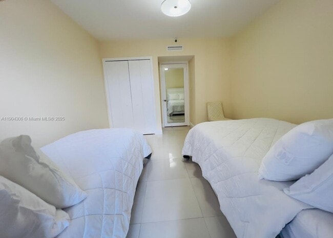 Photo - 19355 Turnberry Way Unidad 10A