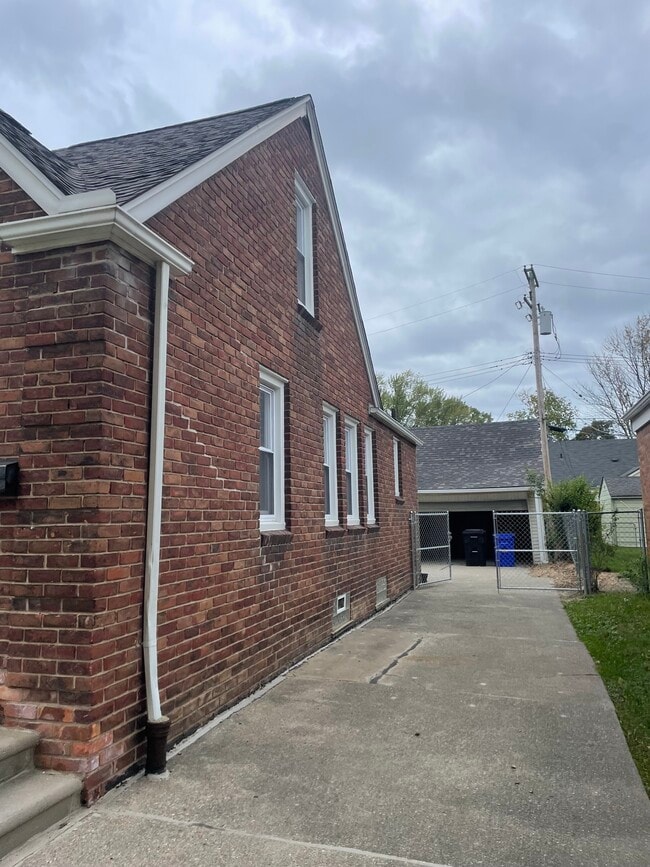 Photo - 21817 McCormick St