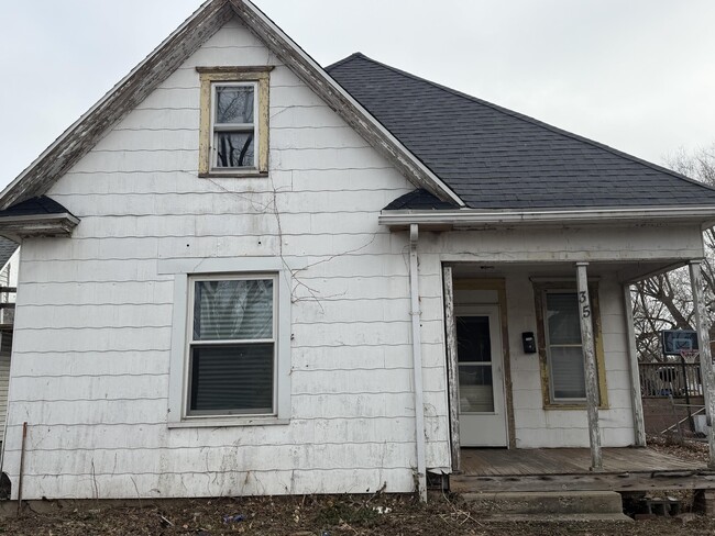 Building Photo - 35 Pennsylvania-