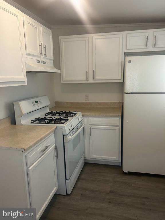 Building Photo - 2136 N Fulton Ave Unit 3