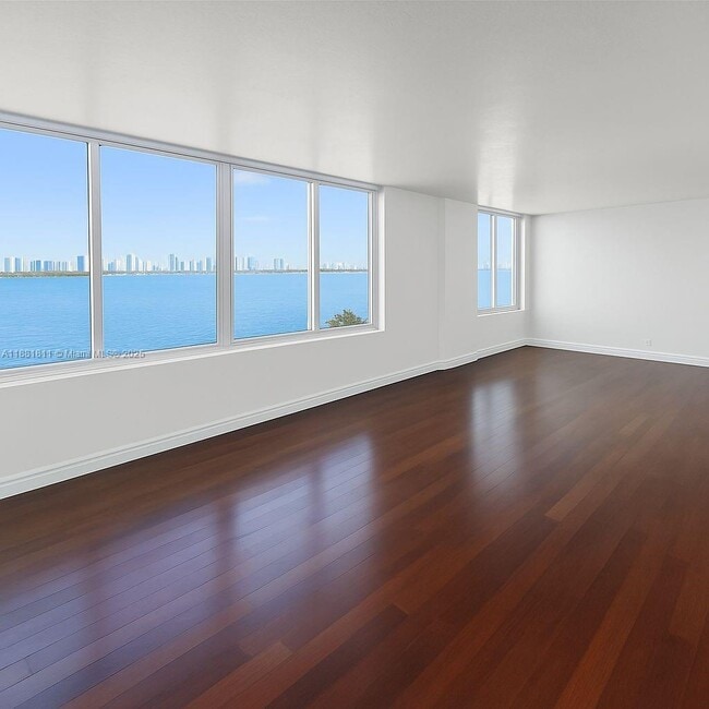 Building Photo - 1000 West Ave Unit 211 Rental