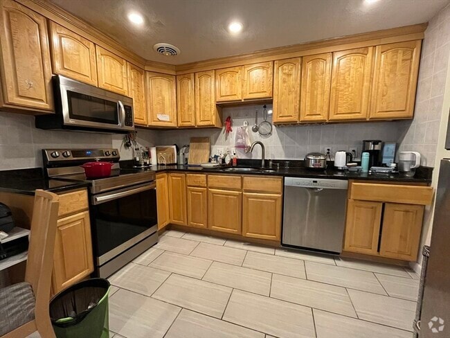 Building Photo - 197 Kent St Unit 37 Rental
