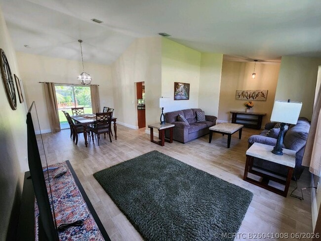 Photo - 1750 Primrose Ln