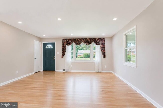 Building Photo - 10914 Woodhaven Dr