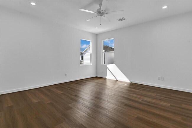 Photo - 209 N Edgewood St