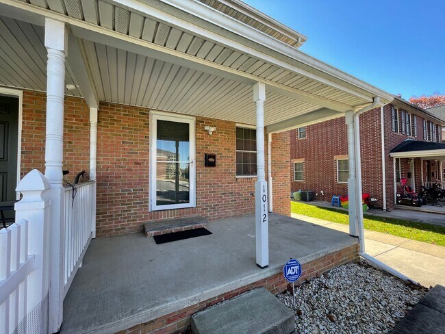 Photo - 3 Bedroom Townhome in Lancaster!