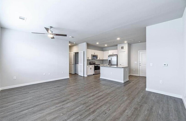 Building Photo - 9311 Vista W Dr Unit 08203 Rental