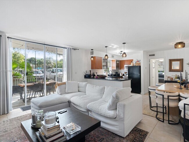 Photo - 680 NE 64th St Unidad A110