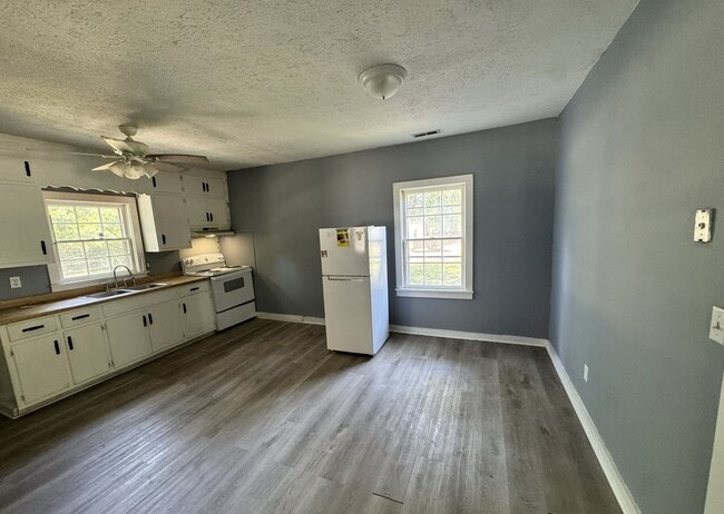 Photo - 215 Triangle Pl