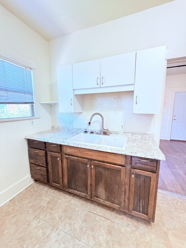 Building Photo - 722 E Drachman St Rental