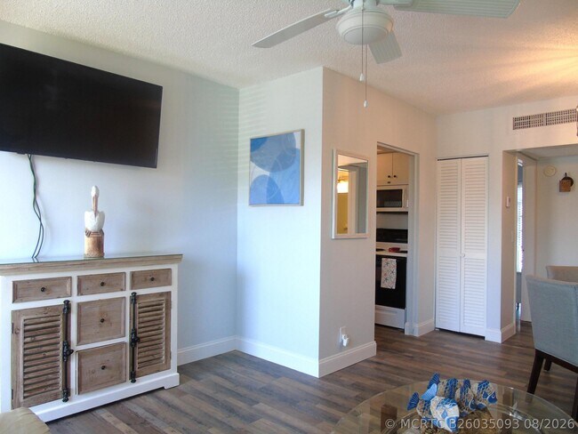 Photo - 309 Circle Dr S Unit 204