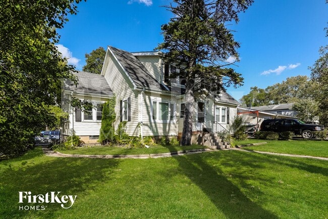 Building Photo - 14 E Willow Dr