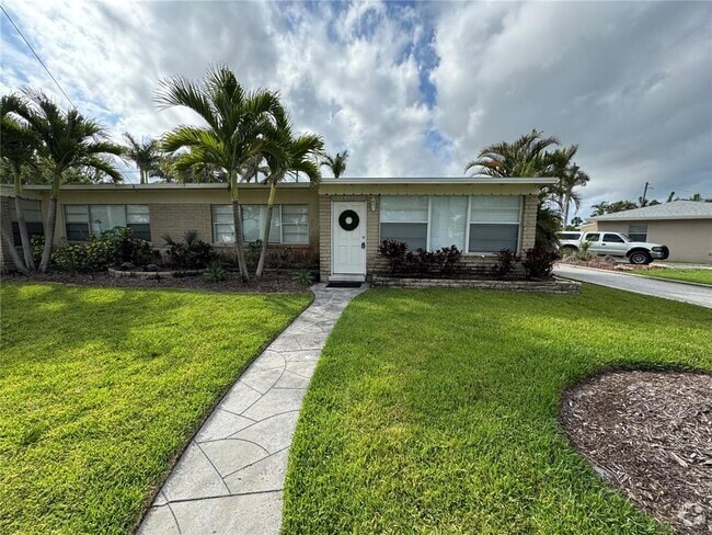 Building Photo - 303 Colonia Ln W Rental