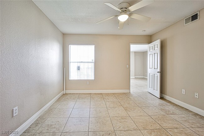 Photo - 6800 E Lake Mead Blvd Condominio Unidad 2133