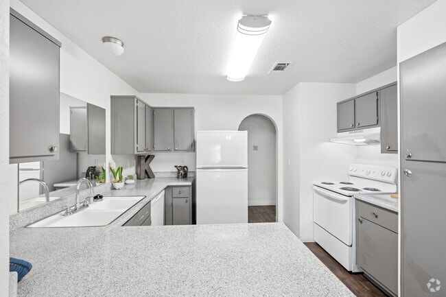 2BR, 2BA - 1,035SF - Kitchen - Liberty Village