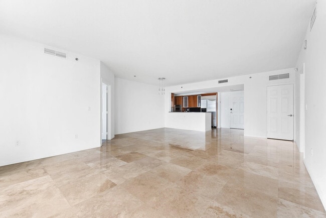 Photo - 1819 SE 17th St Unidad 803