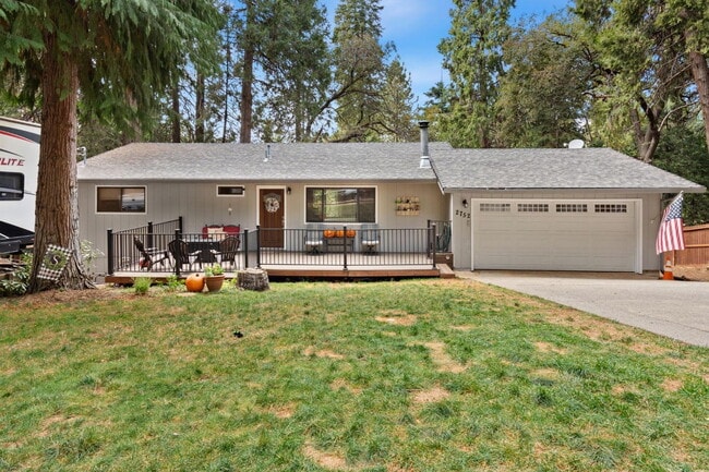 Building Photo - Rare 4-bedroom home in Camino for rent!