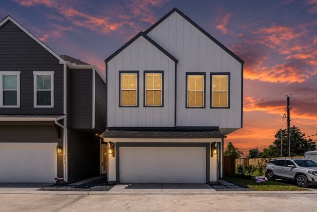 Building Photo - 8475 Berry Brush Ln