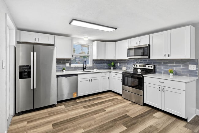 Photo - 10933 Premier Ave