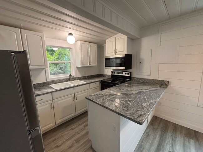 Building Photo - 109 W 14th St