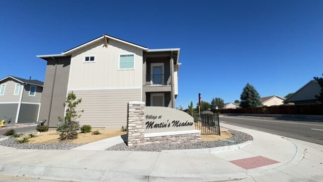 Building Photo - Charming & NEW! 2/2/2 Townhome in Gardnerv...
