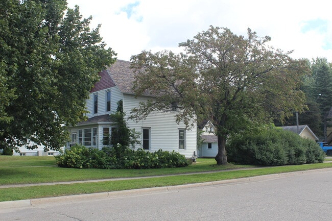 Building Photo - 406 Minnesota Ave E