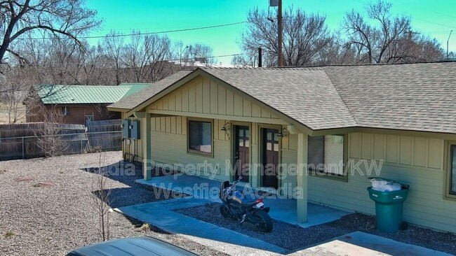 Building Photo - 561 N 10th Pl Rental