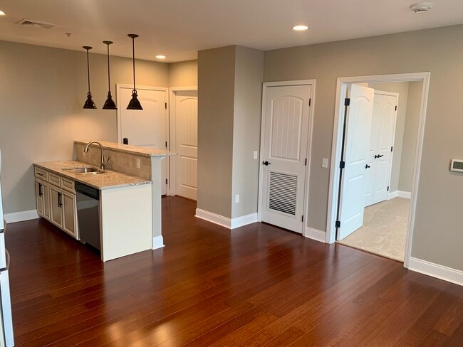 Building Photo - 19 W Market St Unit 603