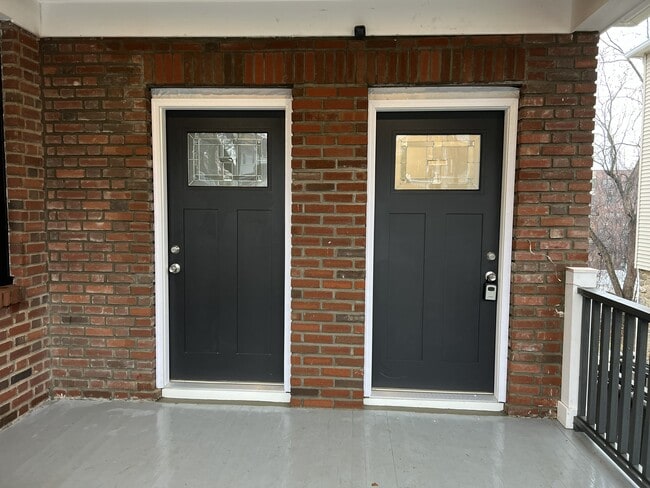 Entrada principal - 1 Fairview Ave Unidad 2nd floor