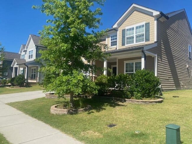 Photo - 439 Parlier Dr