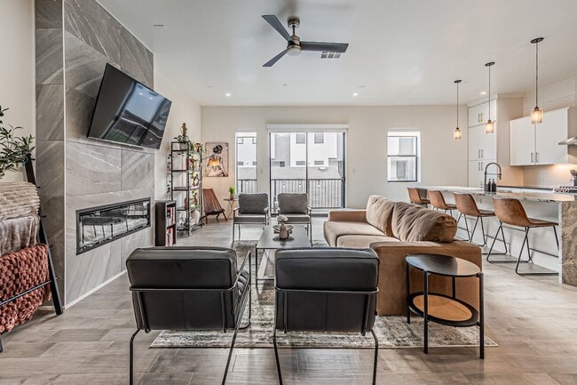 Photo - 422 W 9th St Unit 103