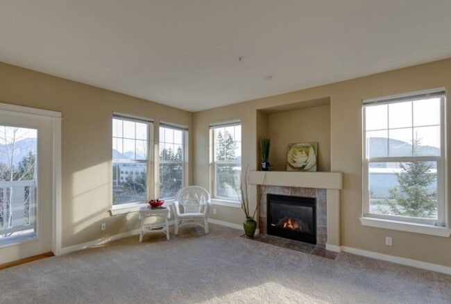Photo - Sunny & Bright Upper Unit in Snoqualmie Ridge