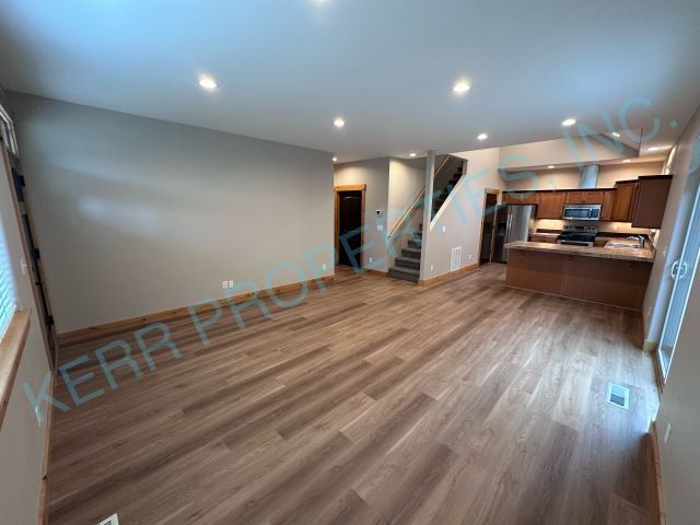 Discover Comfort and Space in A Charming 3-Bed, 2-Bath Retreat in Troutdale!