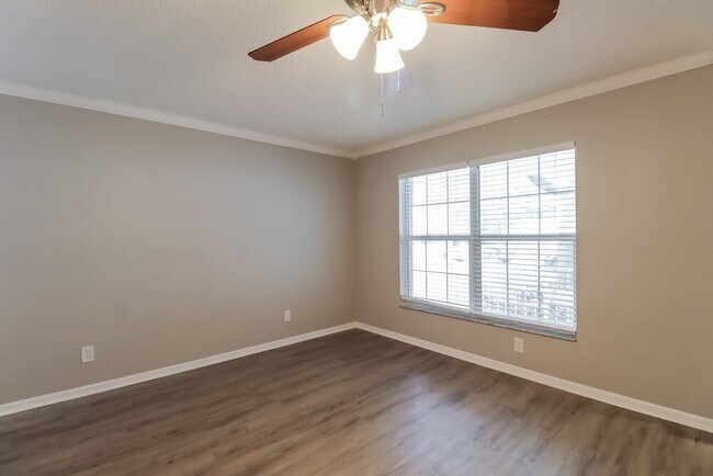 Photo - 732 Cape Cod Cir