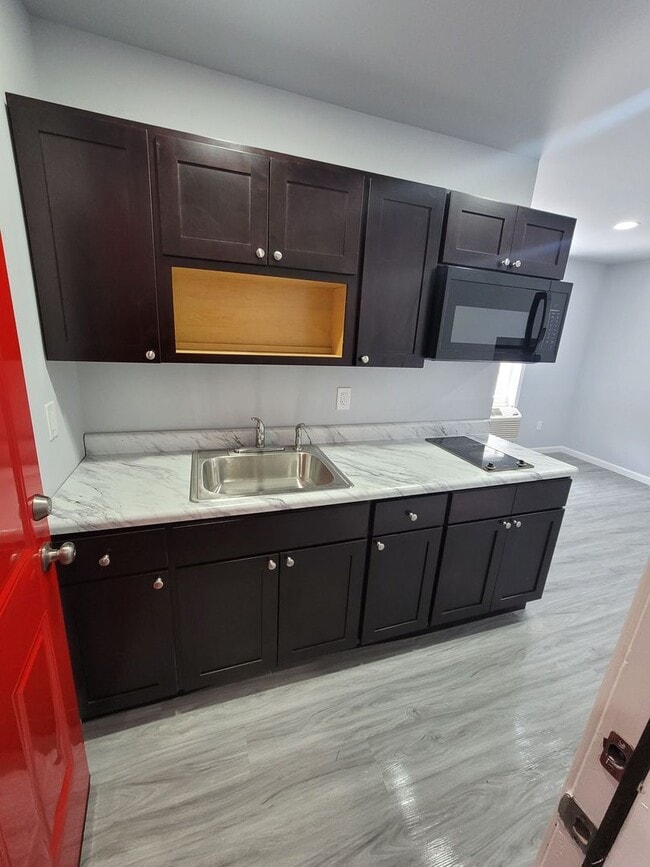 427-429 W. Queen Lane