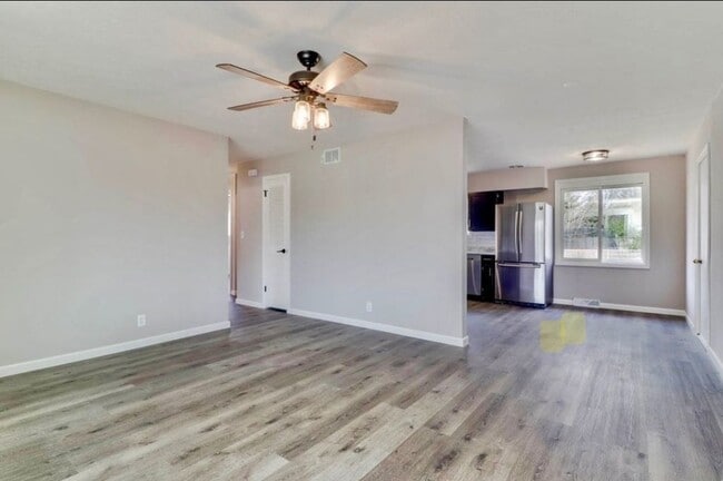 Photo - 1302 W Hovey Ave