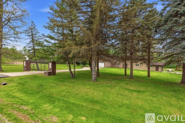 1392 Maple Grove Rd
